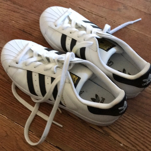 Le adidas superstar indossato una volta poshmark Le adidas superstar indossato una volta poshmark
